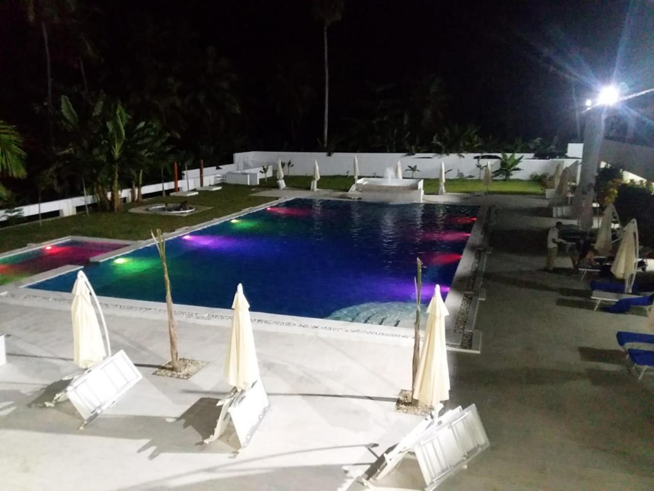 Oasi Encantada - Beach Resort Barahona Bagian luar foto