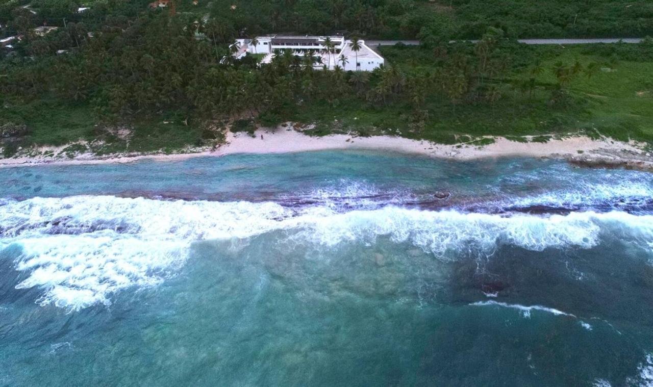 Oasi Encantada - Beach Resort Barahona Bagian luar foto