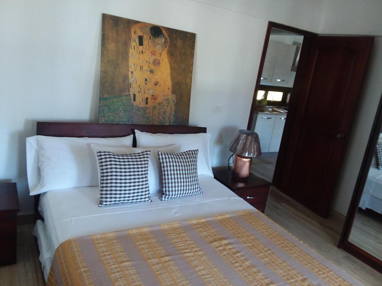 Oasi Encantada - Beach Resort Barahona Bagian luar foto